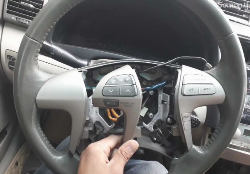 Кнопка руля на Toyota Camry V45